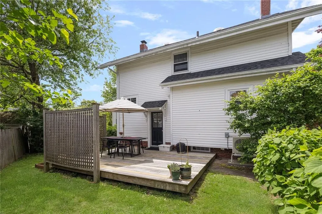 11 Glenwood Avenue Pawtucket RI 02860