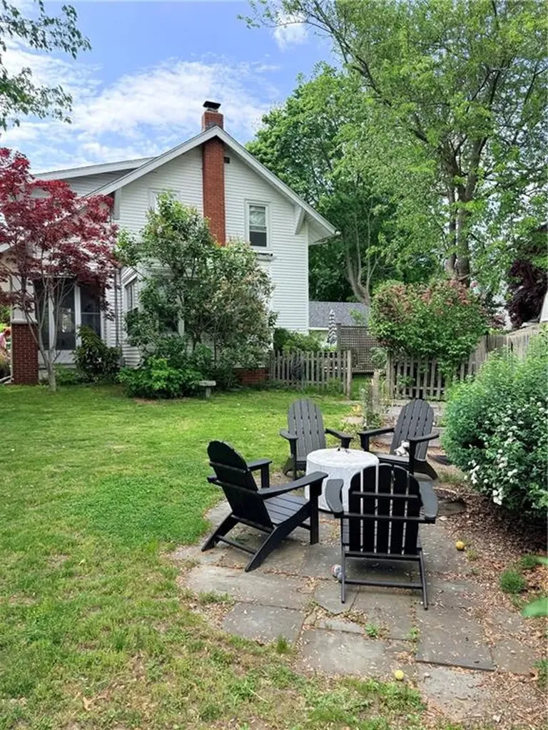 11 Glenwood Avenue Pawtucket RI 02860