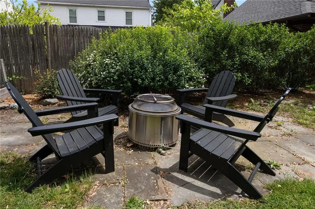 11 Glenwood Avenue Pawtucket RI 02860