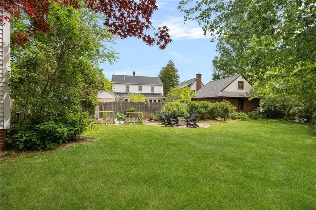 11 Glenwood Avenue Pawtucket RI 02860