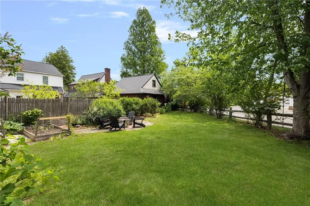 11 Glenwood Avenue Pawtucket RI 02860
