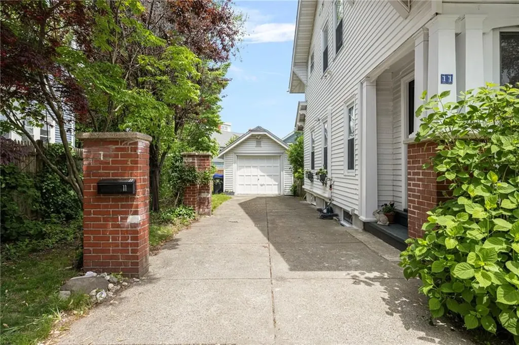 11 Glenwood Avenue Pawtucket RI 02860