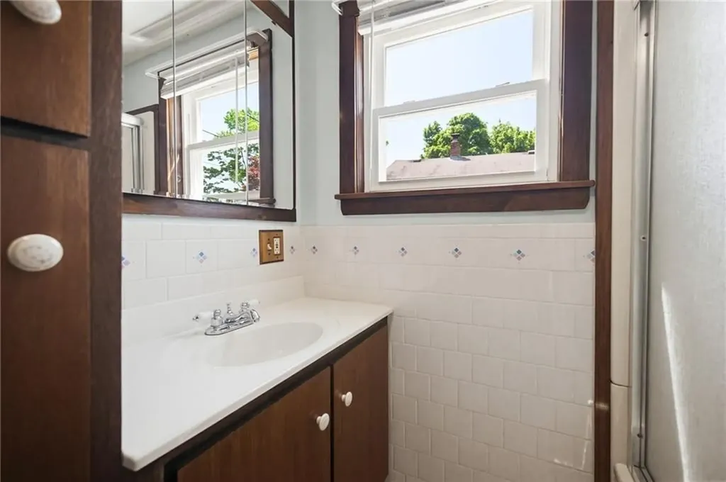 34 Farnum Street Tiverton RI 02878