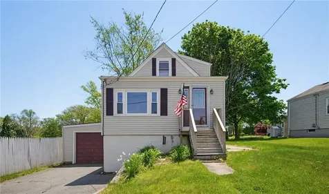 34 Farnum Street Tiverton RI 02878