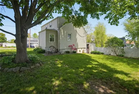 34 Farnum Street Tiverton RI 02878