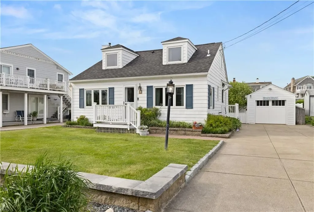 24 Dunes Road Narragansett RI 02882