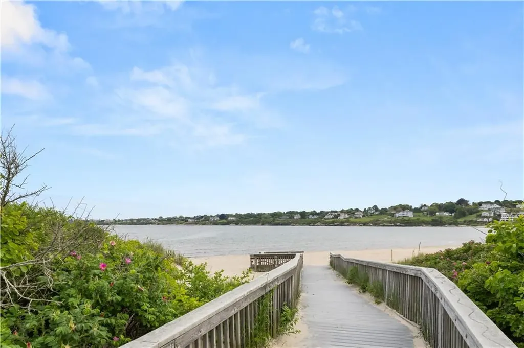 24 Dunes Road Narragansett RI 02882