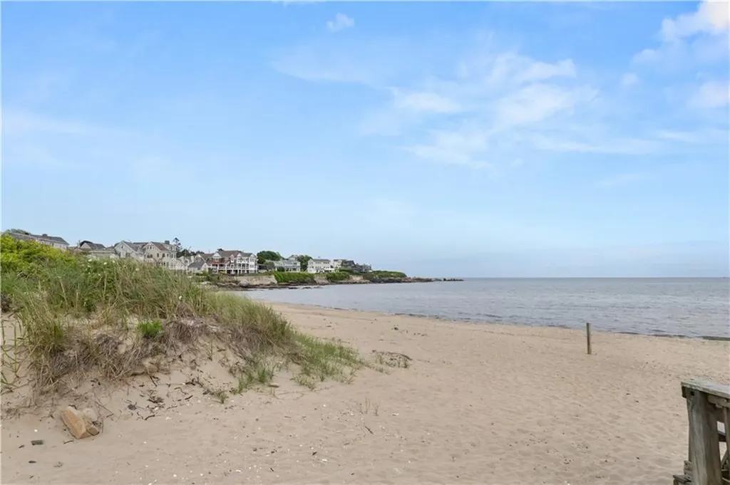 24 Dunes Road Narragansett RI 02882