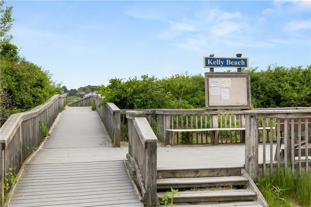 24 Dunes Road Narragansett RI 02882