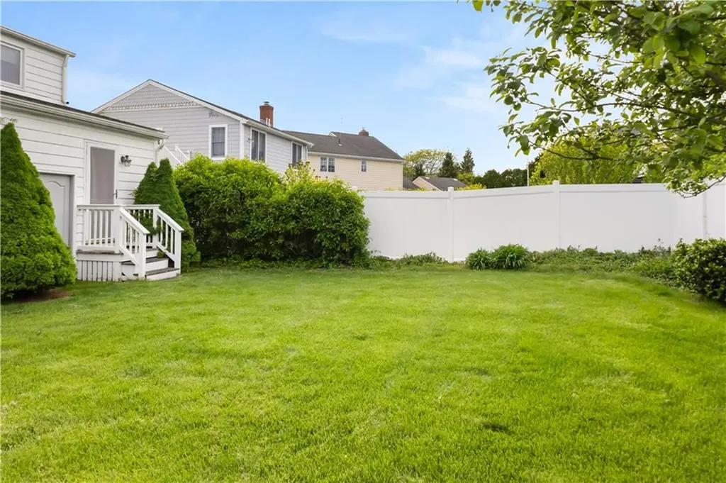 24 Dunes Road Narragansett RI 02882