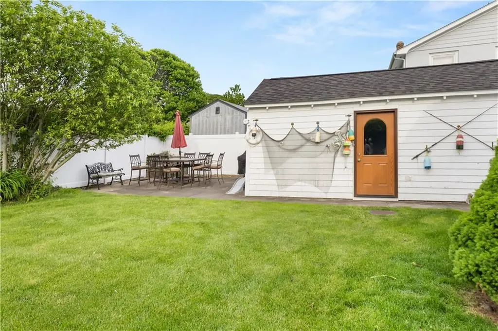 24 Dunes Road Narragansett RI 02882