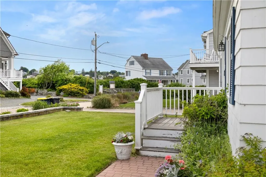 24 Dunes Road Narragansett RI 02882