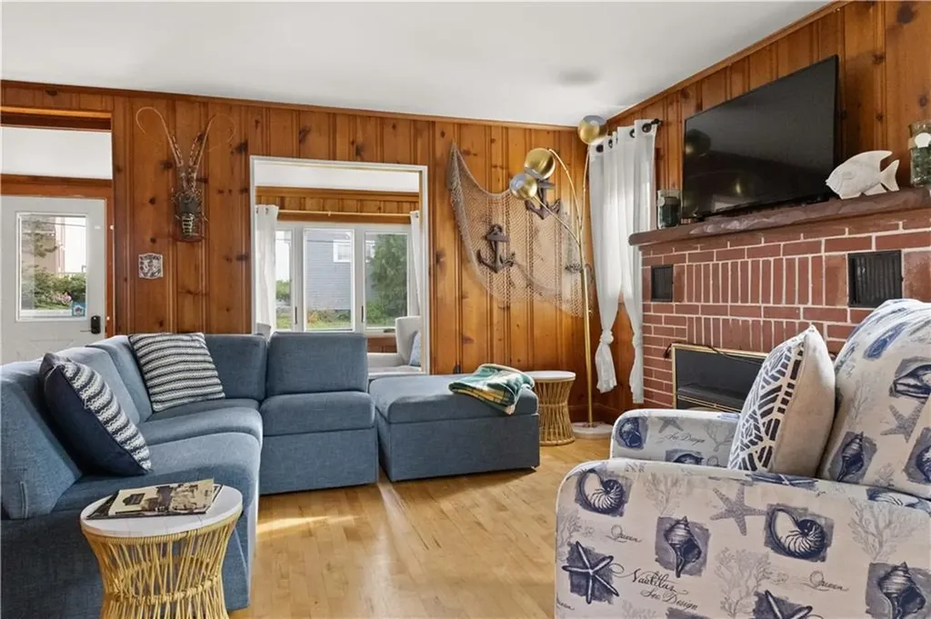 24 Dunes Road Narragansett RI 02882