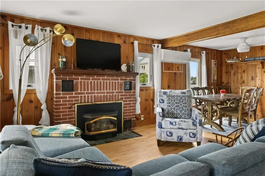 24 Dunes Road Narragansett RI 02882
