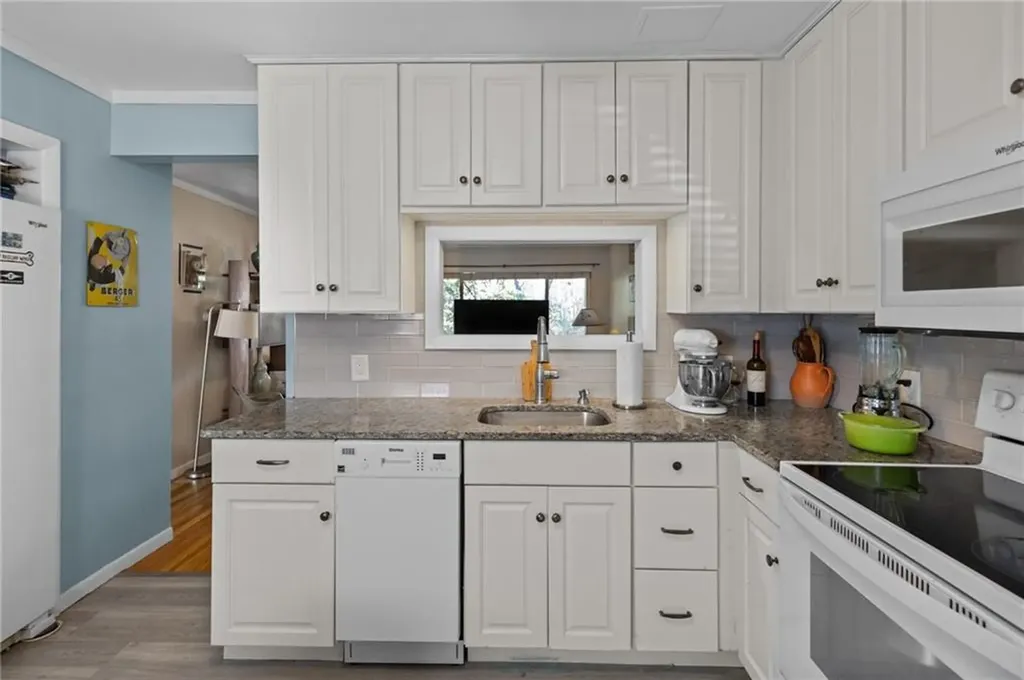 72 West Shore Road Warwick RI 02889
