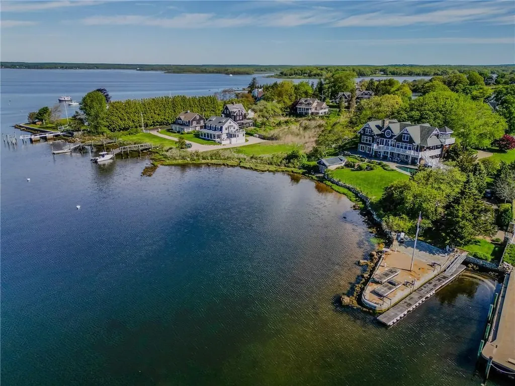 14 Pawcatuck Avenue Westerly RI 02891