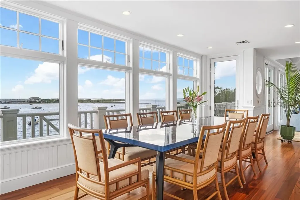 14 Pawcatuck Avenue Westerly RI 02891