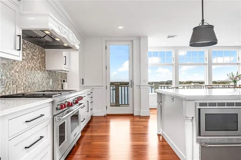 14 Pawcatuck Avenue Westerly RI 02891