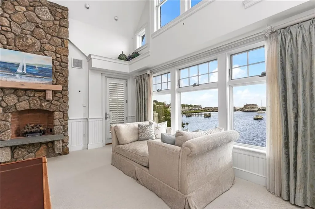 14 Pawcatuck Avenue Westerly RI 02891