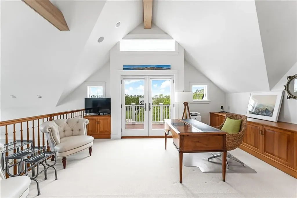 14 Pawcatuck Avenue Westerly RI 02891