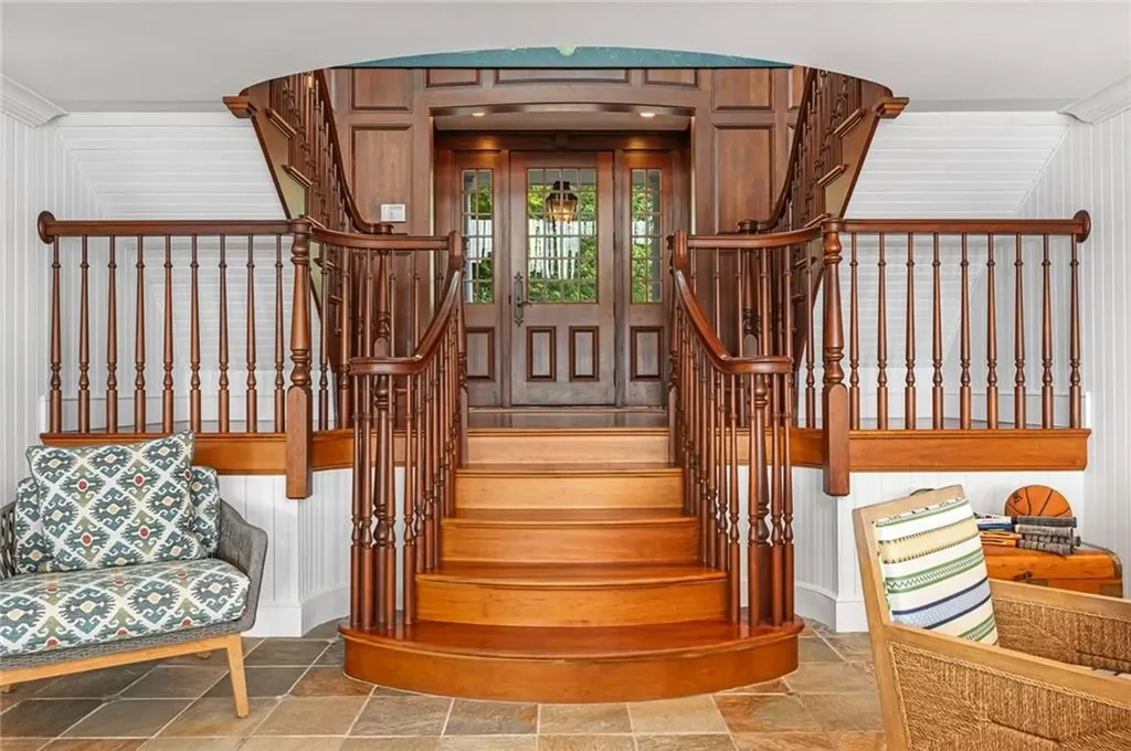 14 Pawcatuck Avenue Westerly RI 02891