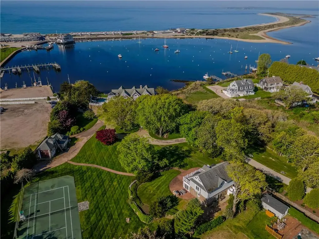 14 Pawcatuck Avenue Westerly RI 02891
