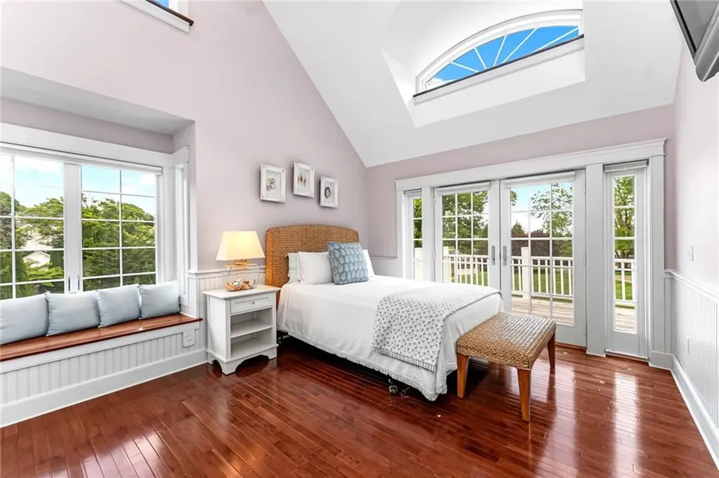 14 Pawcatuck Avenue Westerly RI 02891