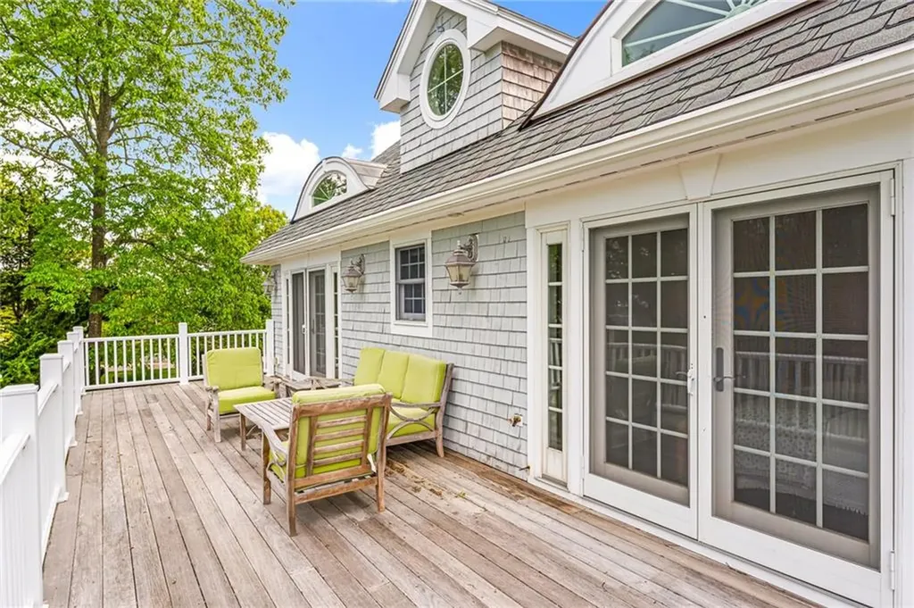14 Pawcatuck Avenue Westerly RI 02891