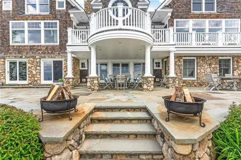 14 Pawcatuck Avenue Westerly RI 02891