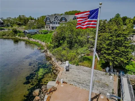 14 Pawcatuck Avenue Westerly RI 02891