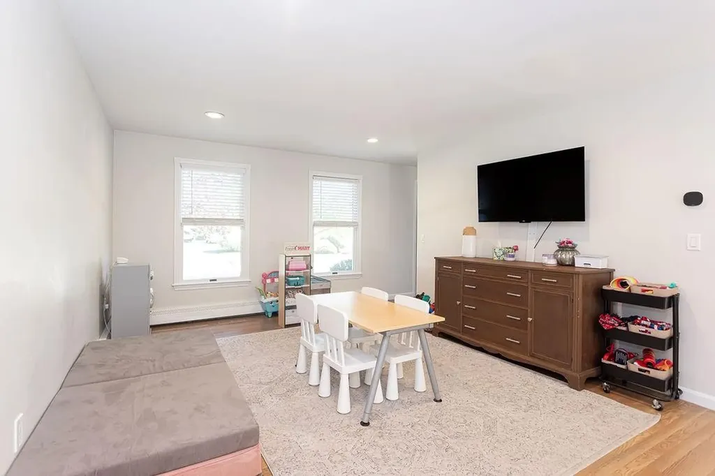10 Split Creek Court Cranston RI 02921