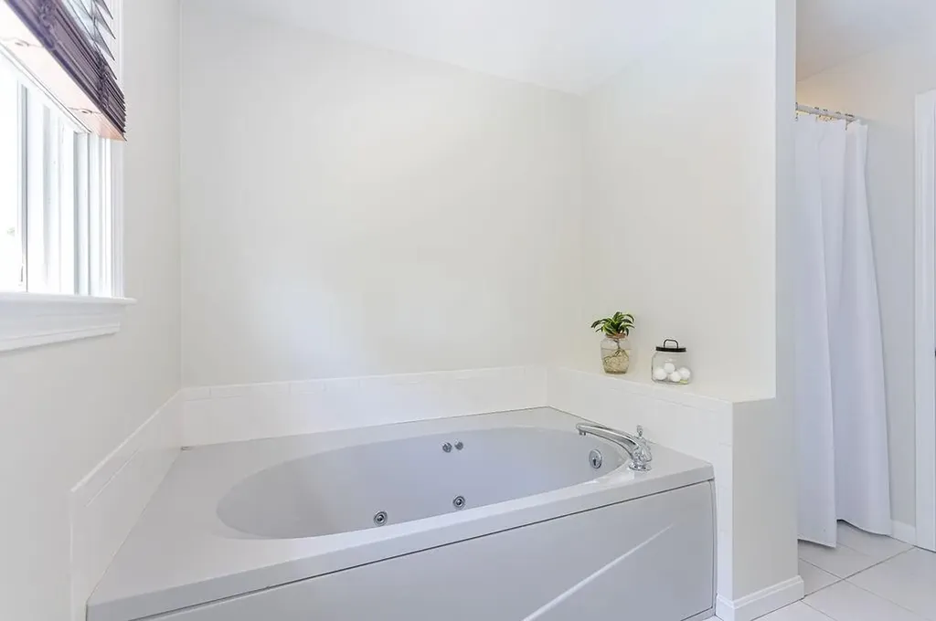 10 Split Creek Court Cranston RI 02921