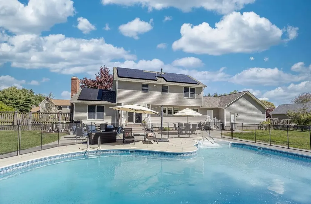 10 Split Creek Court Cranston RI 02921