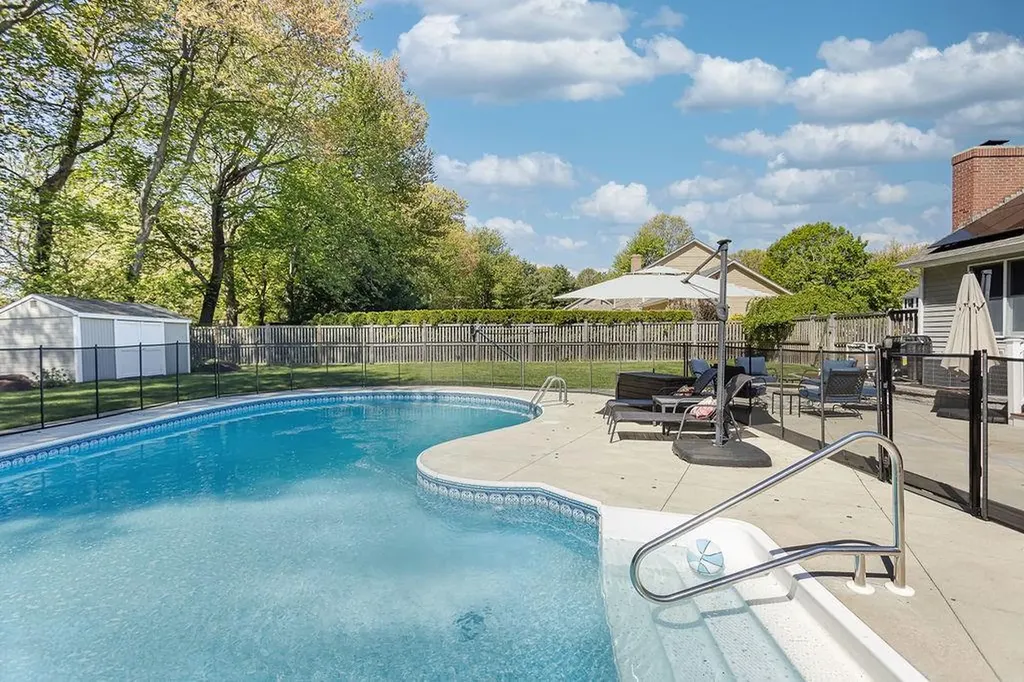 10 Split Creek Court Cranston RI 02921