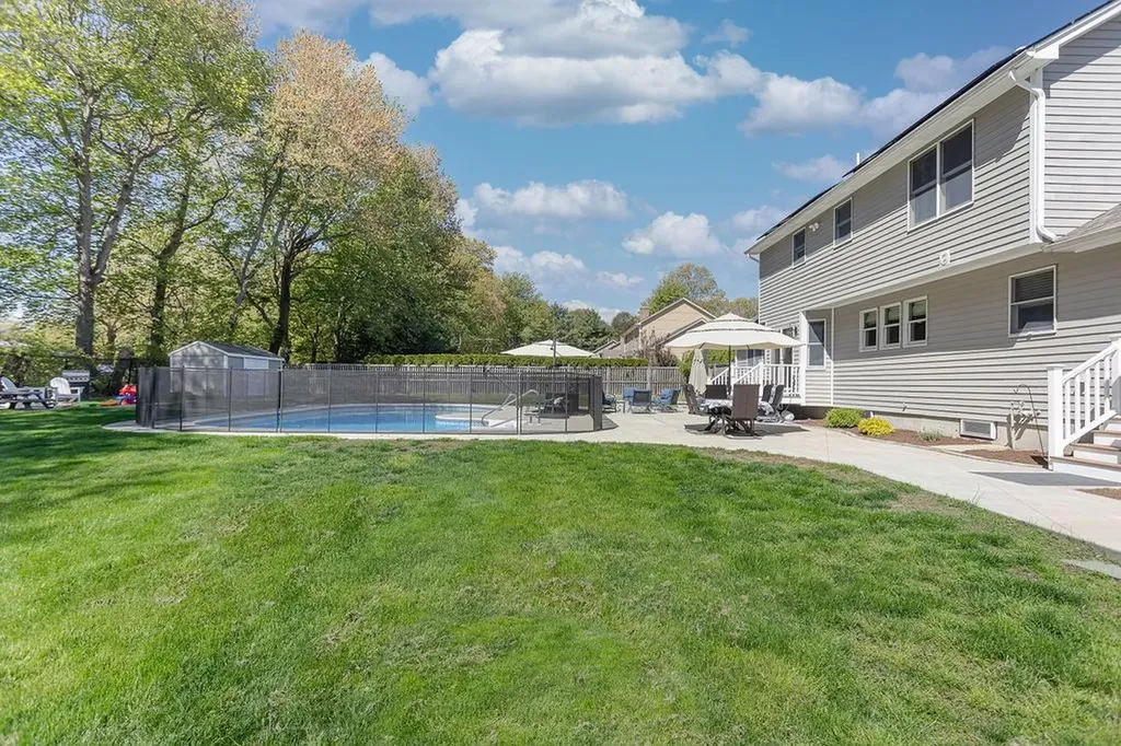 10 Split Creek Court Cranston RI 02921
