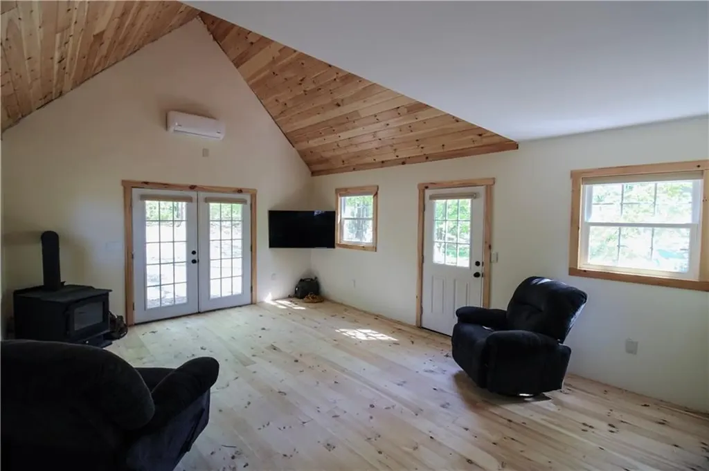 2 Forest Way Lincoln RI 02865