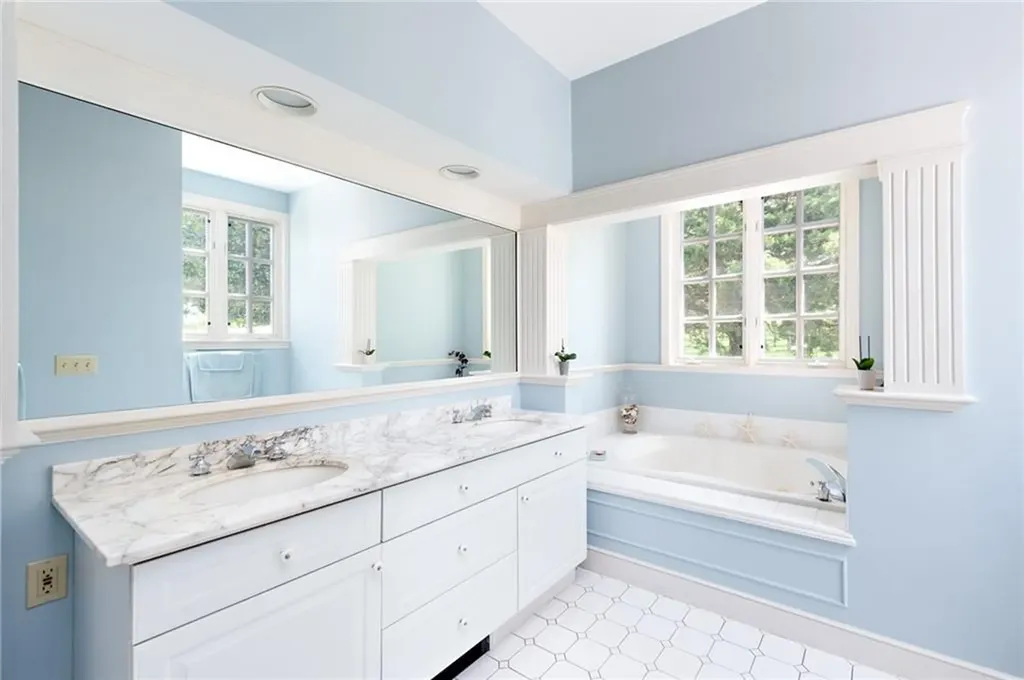 29 Reliance Drive Bristol RI 02809