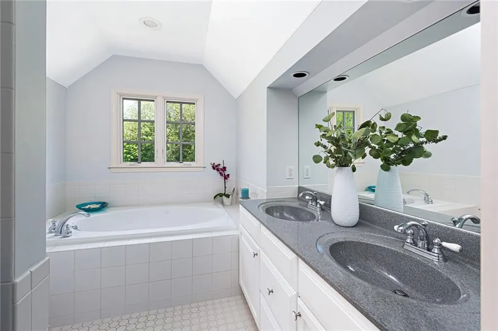 29 Reliance Drive Bristol RI 02809