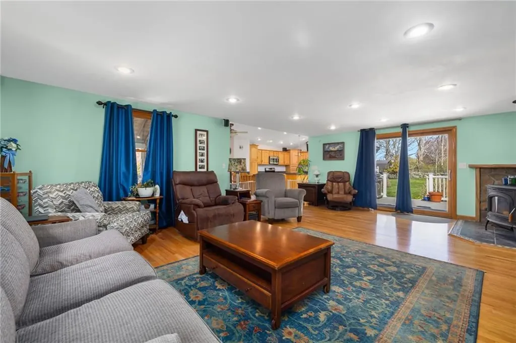 418 Long Highway Little Compton RI 02837