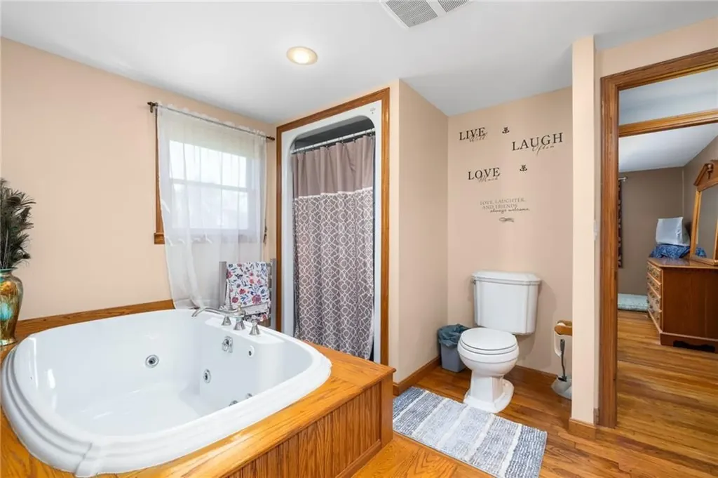 418 Long Highway Little Compton RI 02837