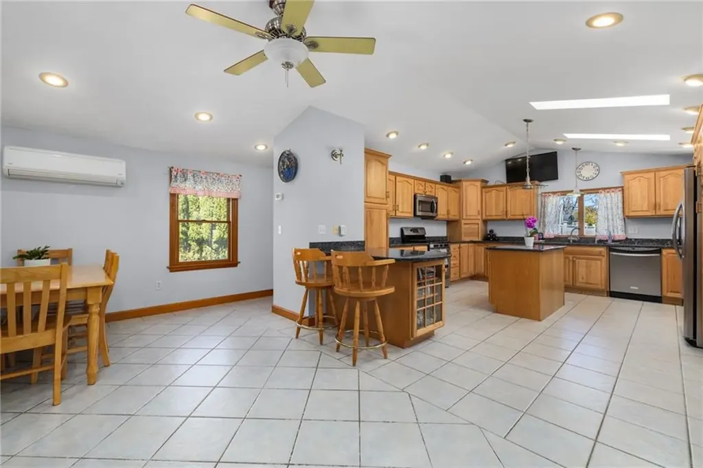 418 Long Highway Little Compton RI 02837
