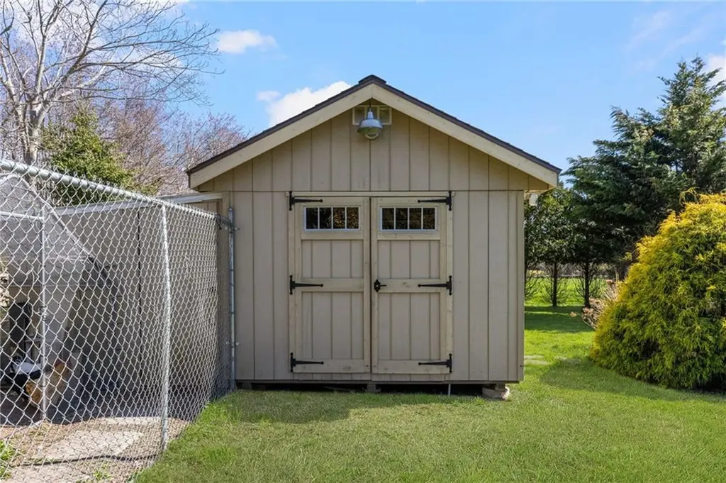 418 Long Highway Little Compton RI 02837