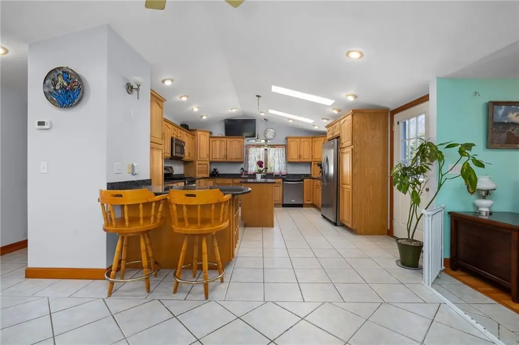418 Long Highway Little Compton RI 02837
