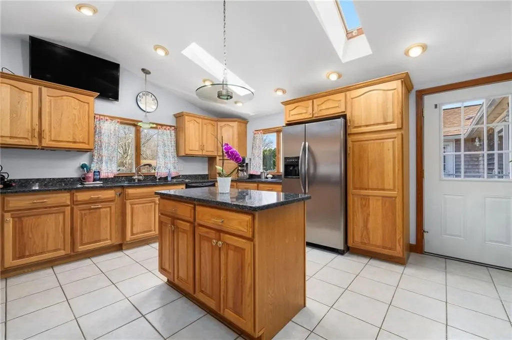 418 Long Highway Little Compton RI 02837
