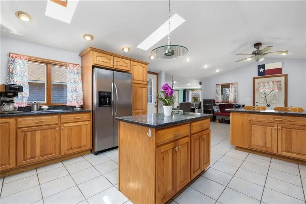418 Long Highway Little Compton RI 02837