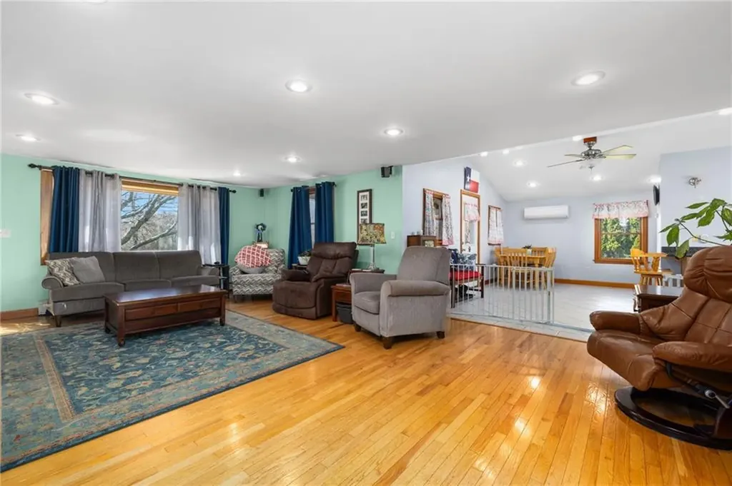 418 Long Highway Little Compton RI 02837