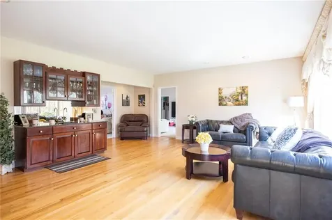 40 Suffolk Way Lincoln RI 02865
