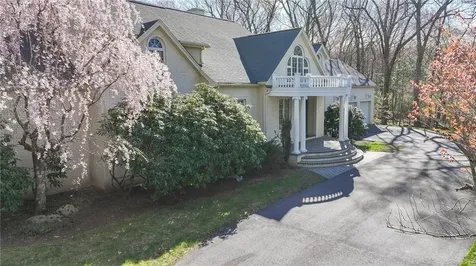 40 Suffolk Way Lincoln RI 02865