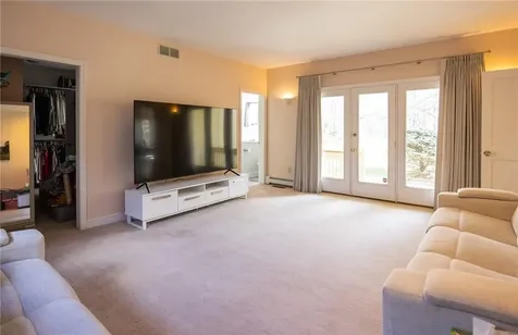 40 Suffolk Way Lincoln RI 02865