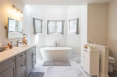 40 Suffolk Way Lincoln RI 02865